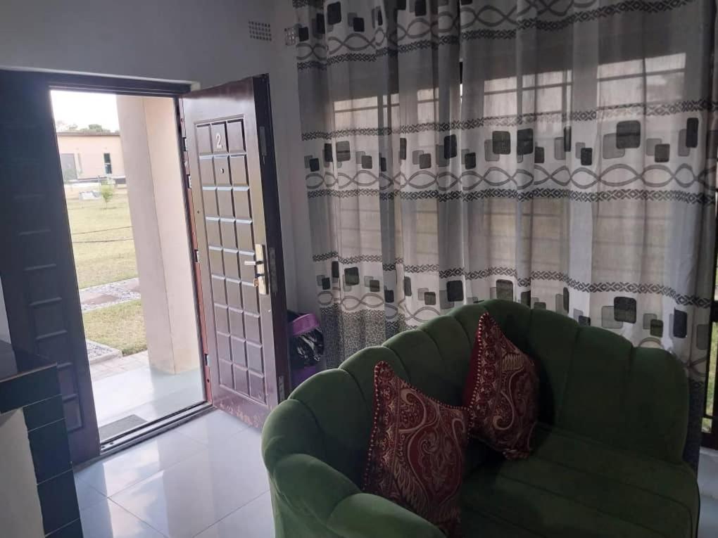 Emmrose Apartments Chingola Buitenkant foto