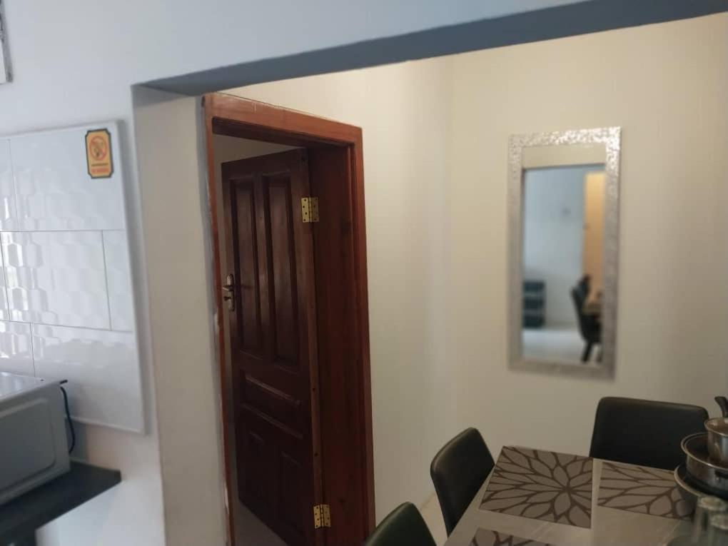 Emmrose Apartments Chingola Buitenkant foto